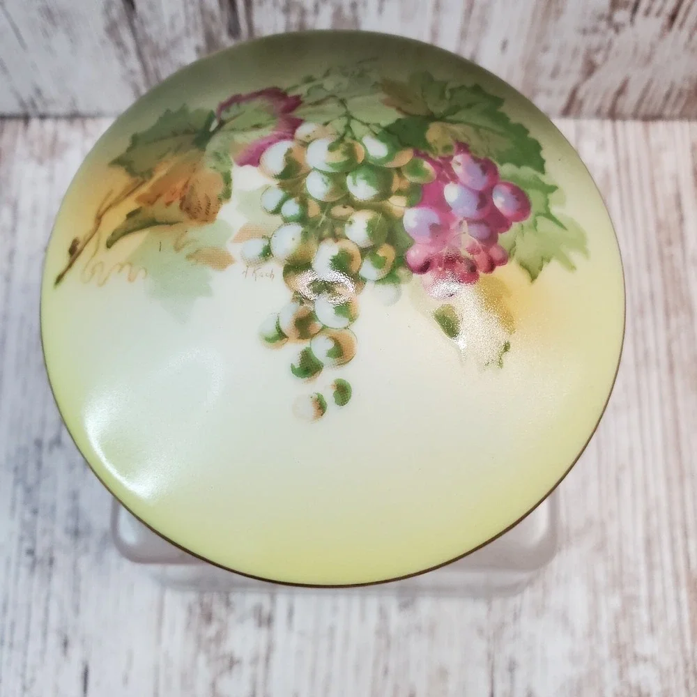 Vintage Porcelain Round Trinket Box Grapes Leaves Leaf Design Gold Trim #10798
